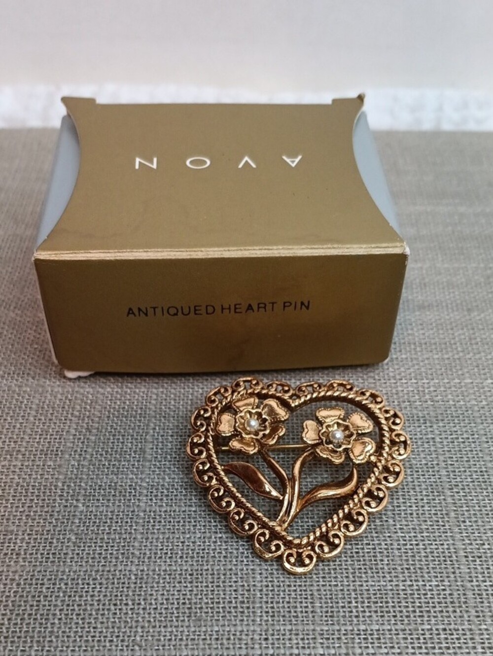 Avon Antiqued Heart Pin In Original Box Vintage 1998